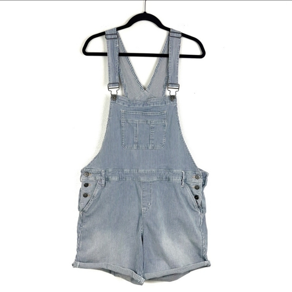 New Torrid short Bib overalls